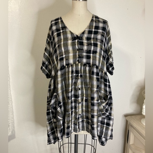Disturbia Dresses & Skirts - Distressed plaid dress w pockets